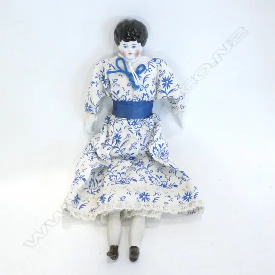 MINIATURE VICTORIAN CLOTH DOLL WITH PORCELAIN HEAD H. 220MM